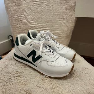 GREEN AND WHITE NEW BALANCE 574 LEGACYS